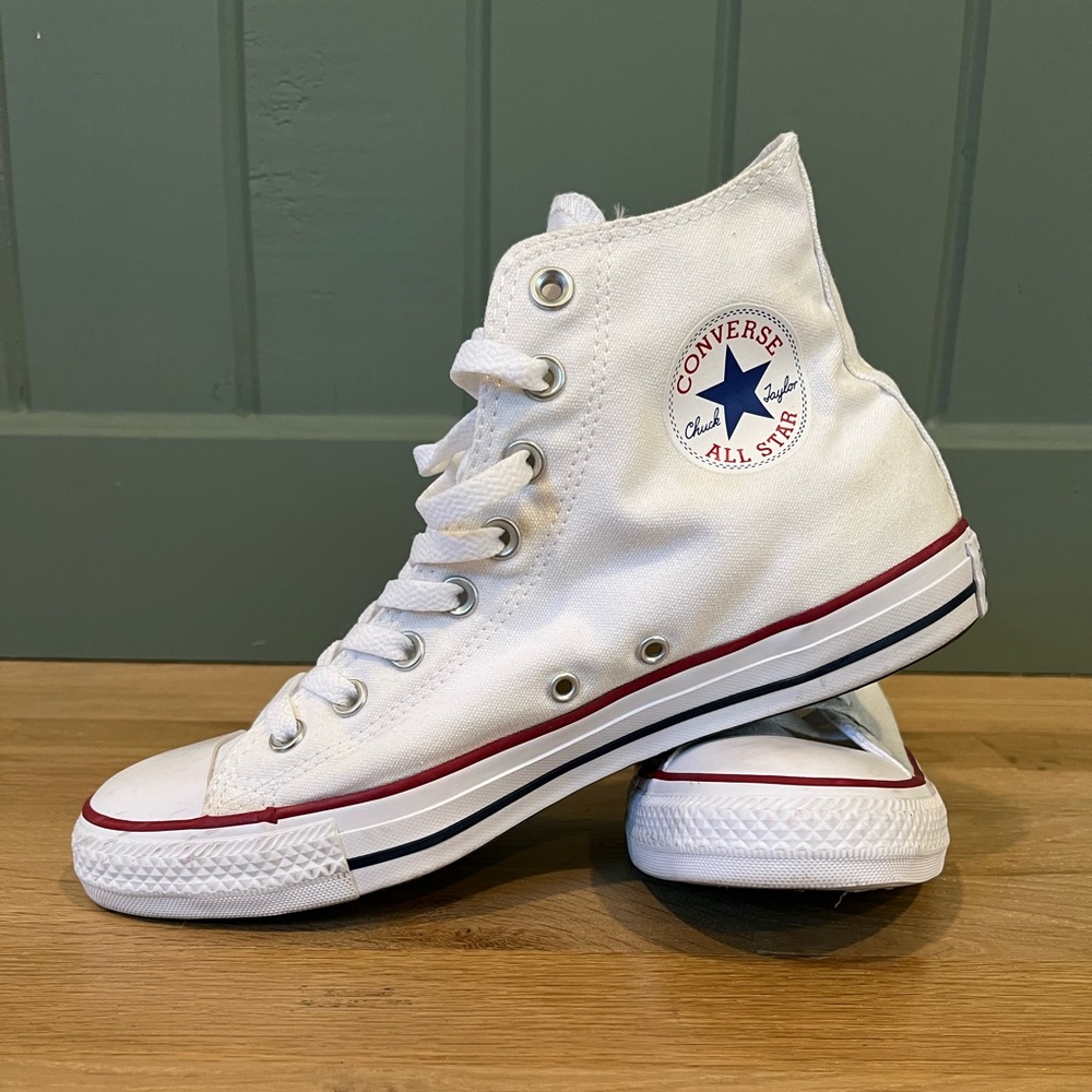 Chuck Taylor All Star High Top Converse Shoes - Women’s 10 Men’s 8